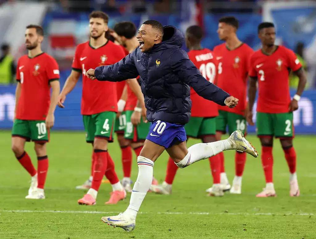 C罗焦点对战，蒂姆与40激战勇士分钟，出色防守胜负难料！-九游娱乐平台